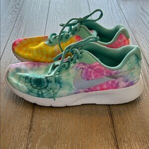 Nike Girl’s Tanjun Print Tie-Dye Sneakers Youth 5.5 Women’s 6.5/7
